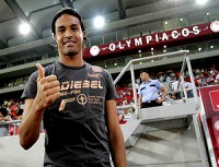 /album/galeria-de-fotos/dudu-cearense-no-estadio-do-olympiacos-jpg/